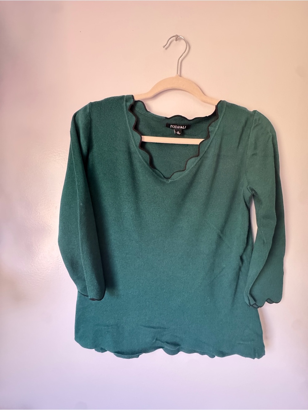 Roz & Ali- Green Scallop-Edge Women's Top